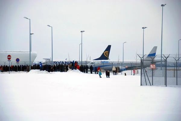 Yeni lublin Havaalanı'na ilk uçak — Stok fotoğraf