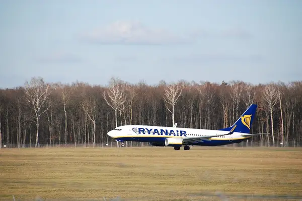 Volo sopra l'aeroporto di Chopin — Foto Stock