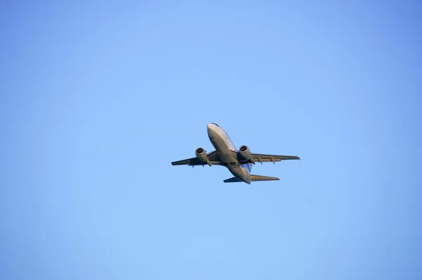 Avión sobre el aeropuerto de Varsovia, 21 de septiembre de 2013 —  Fotos de Stock