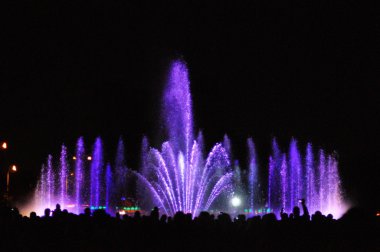 fireworks ile oynarken çeşmeler gösterisi