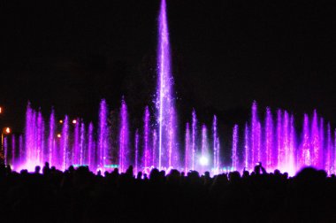 fireworks ile oynarken çeşmeler gösterisi