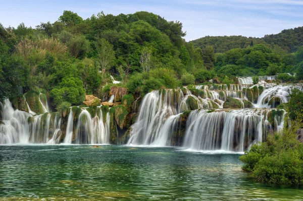 Vattenfallen i Krka-floden i nationalparken krka, roski slap, Kroatien — Stockfoto