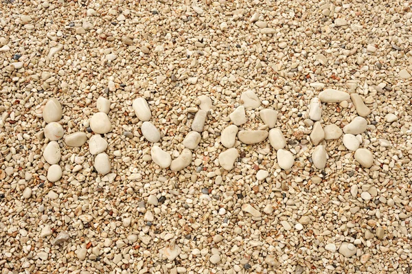 赫瓦尔单词构成的鹅卵石，正宗的赫的海滩的图片 — 图库照片