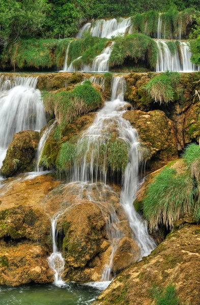 Cachoeiras do rio Krka no Parque Nacional Krka, Roski Slap, Croácia — Fotografia de Stock