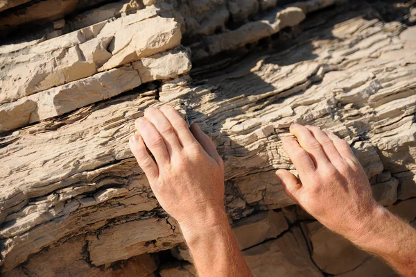 Rock klimmer, detail van handen — Stockfoto