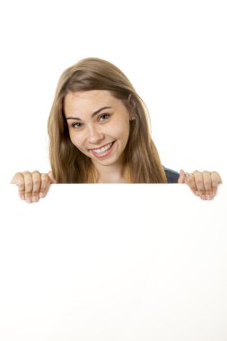 çekici bir kadın bir tabela holding