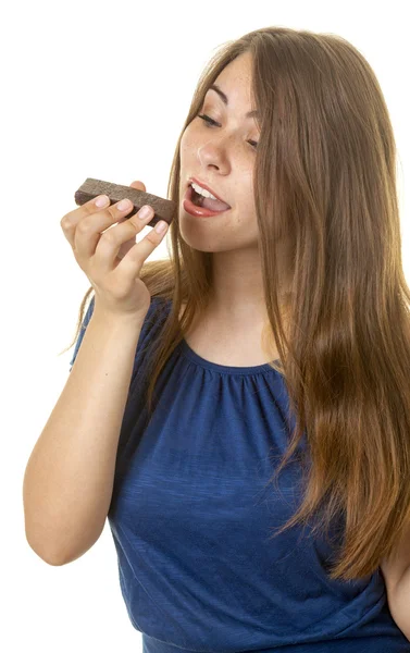 Adolescente comendo um brownie — Fotografia de Stock