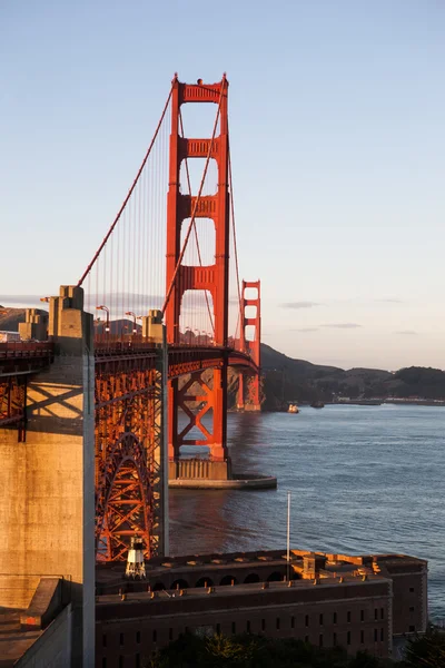 Puente Golden Gate y costa en San Francisco —  Fotos de Stock