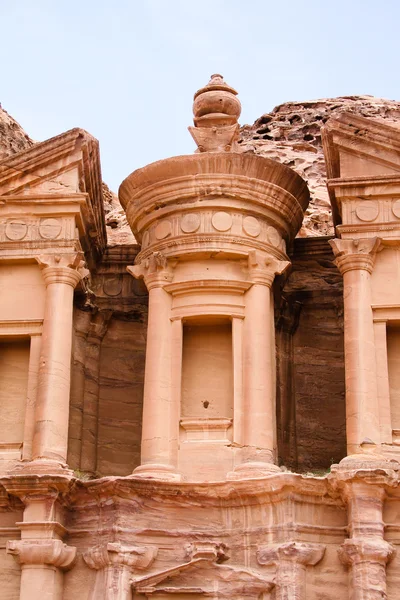 Restos de um templo antigo em Petra — Fotografia de Stock