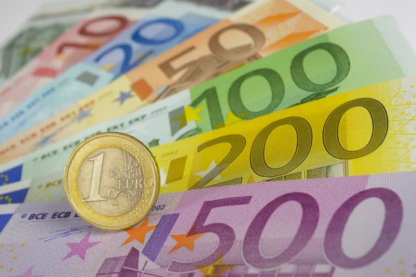 Euromunten en bankbiljetten — Stockfoto