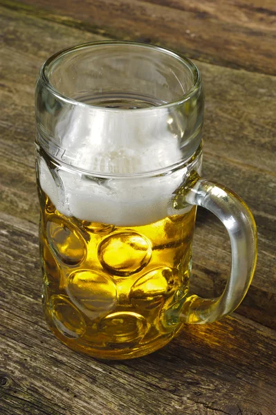 Bayerskt öl i mugg — Stockfoto