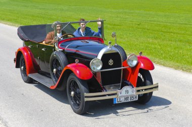 Oldtimer araba ralli