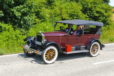 Oldtimer araba ralli