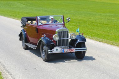 Oldtimer araba ralli