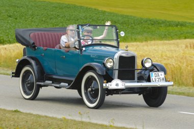 Oldtimer araba ralli