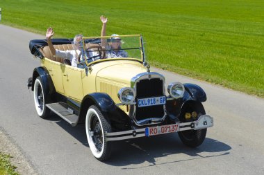 Oldtimer araba ralli