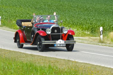 Oldtimer araba ralli