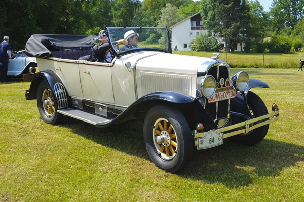 Rallye de voitures anciennes — Photo