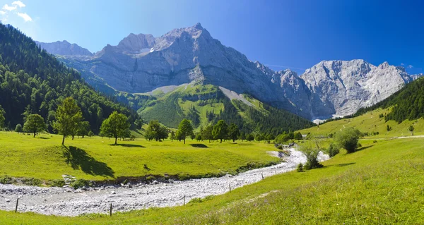 Krajobraz panoramiczny w Bawarii — Zdjęcie stockowe