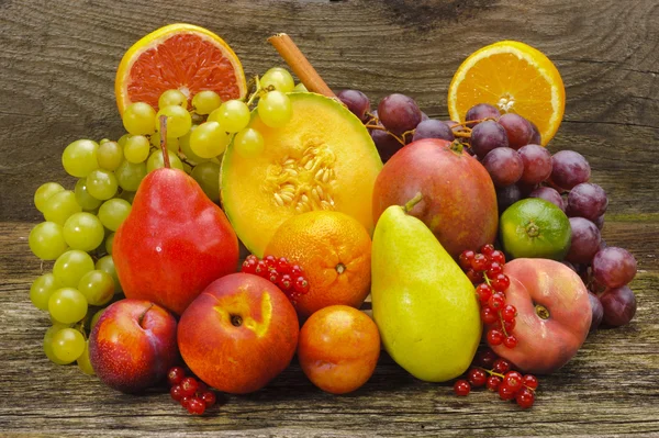 Grupo de frutas frescas mezcladas — Foto de Stock