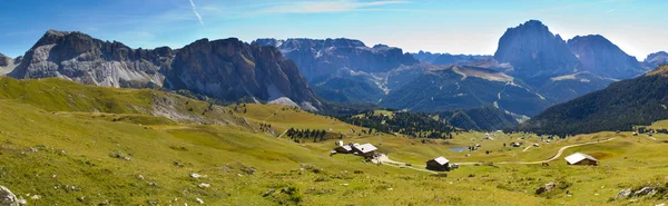 Panorama de las montañas de dolomita — Foto de Stock