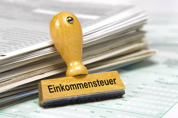 Inkomstenbelasting - einkommensteuer — Stockfoto