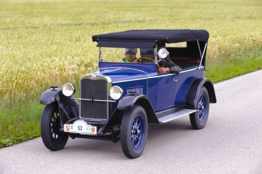 Kıdemli arabalar için miting