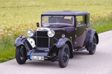 Kıdemli arabalar için miting