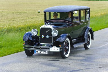 Kıdemli arabalar için miting