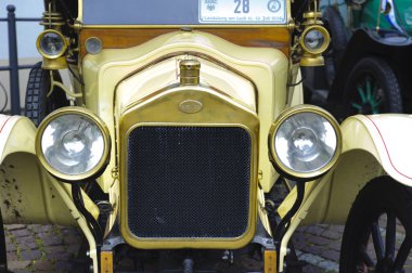 Kıdemli arabalar için miting