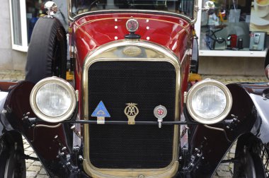 Kıdemli arabalar için miting