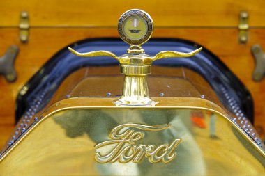 Kıdemli arabalar için miting