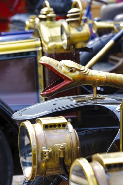 Kıdemli arabalar için miting