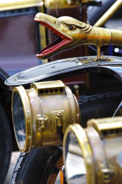 Kıdemli arabalar için miting