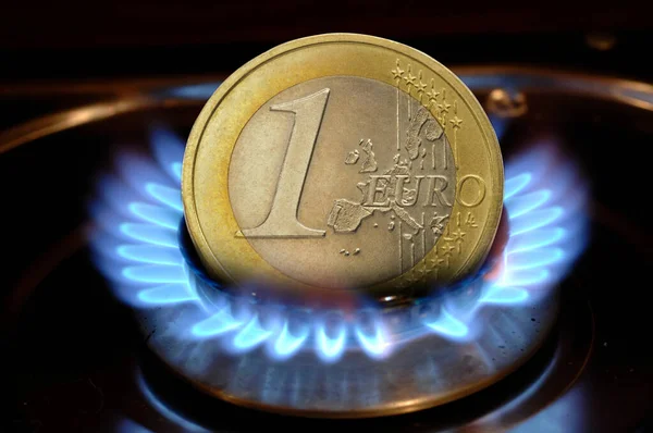 Євро Монета Горіла Газовому Полум — стокове фото