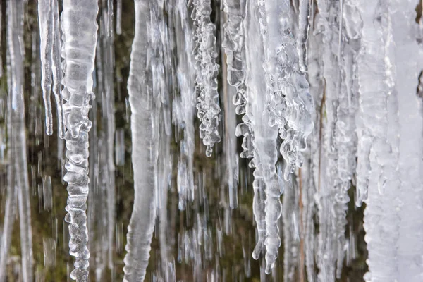 巴伐利亚阿姆河瀑布瀑布瀑布上的许多冰柱 — 图库照片