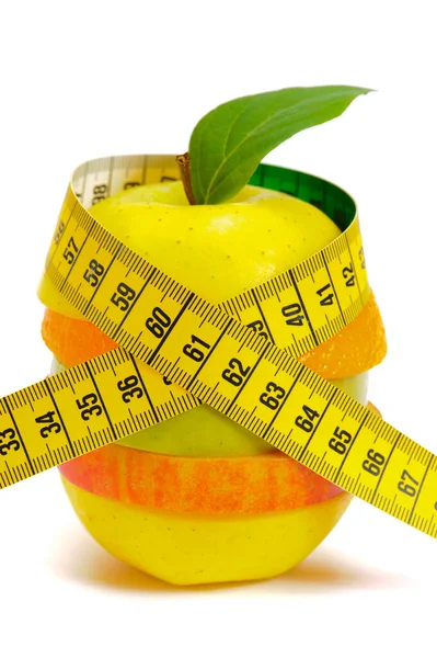 Frukt Som Ett Bantningsredskap Med Diet Och Ett Måttband — Stockfoto