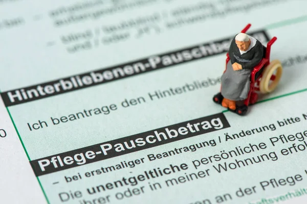 附有表格的德国税务局报税表 — 图库照片