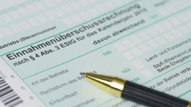 盖在德国报税表上并附有题词的印章 — 图库视频影像