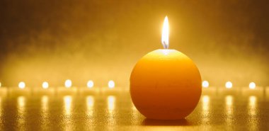 Mum ışığında Japon ZEN bahçesi