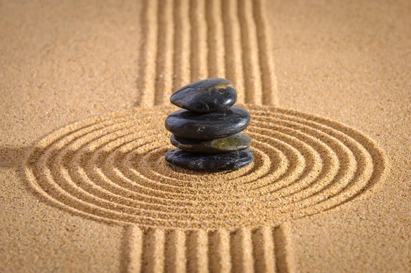 Japonská Zen Zahrada Jin Jang Kámen Texturovaném Písku — Stock fotografie