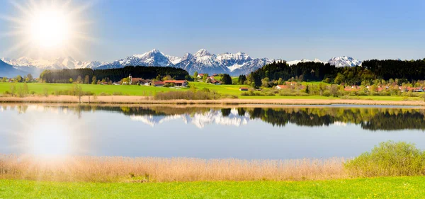 Paisagem Panorâmica Com Lago Cordilheira — Fotografia de Stock