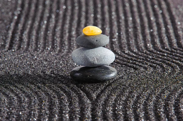 Japoński Ogród Zen Yin Yang Kamień Teksturowanym Piasku — Zdjęcie stockowe