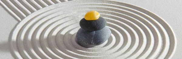 Japoński Ogród Zen Kamieniami Yin Yang Teksturowanym Piasku — Zdjęcie stockowe