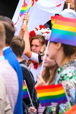Gdansk, Polonya, 21.08.2021 - Jana Shostak, Polonya 'da Beyaz Rusyalı aktivist eşitlik yürüyüşünde lgbt toplumunu destekliyor (Gay Onur Yürüyüşü))