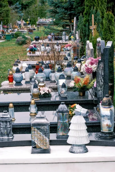 Hřbitov Polsku Řady Památek Kříži Květinami Svíčkami Royalty Free Stock Obrázky
