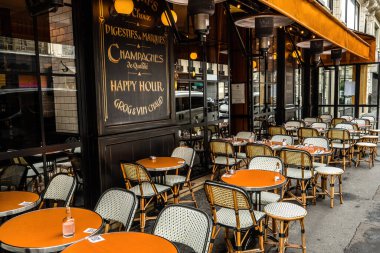 Fransız restoranı - masa ve sandalyeler sokağa - paris, Fransa
