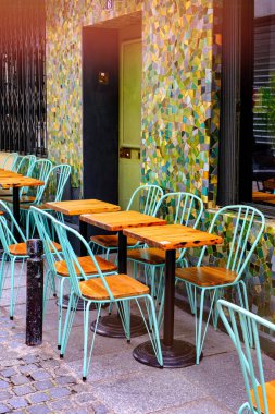 Fransız restoranı - masa ve sandalyeler sokağa - paris, Fransa
