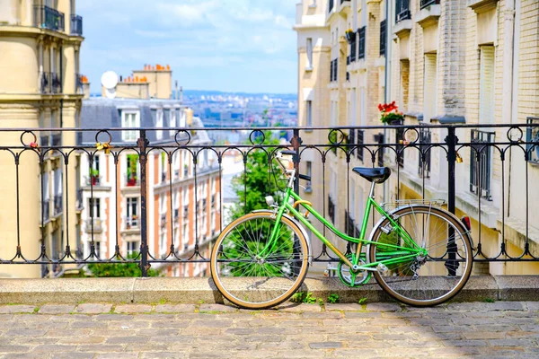 Old Green Bike Standing Street Top Montmartre Paris France — стокове фото