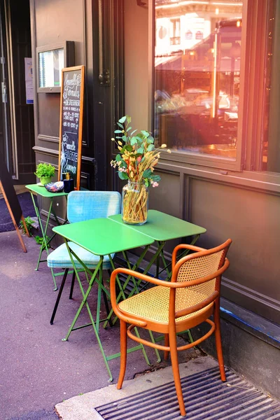 Small French Restaurant Table Chairs Decorated Flowers Street Paris France — Foto de Stock